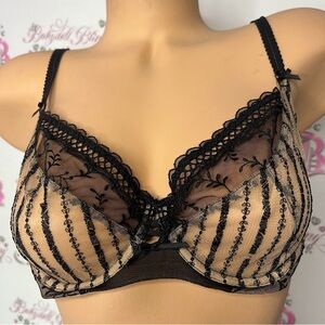 Victoria’s Secret bra lace black with nude crochet style pattern underwire y2k